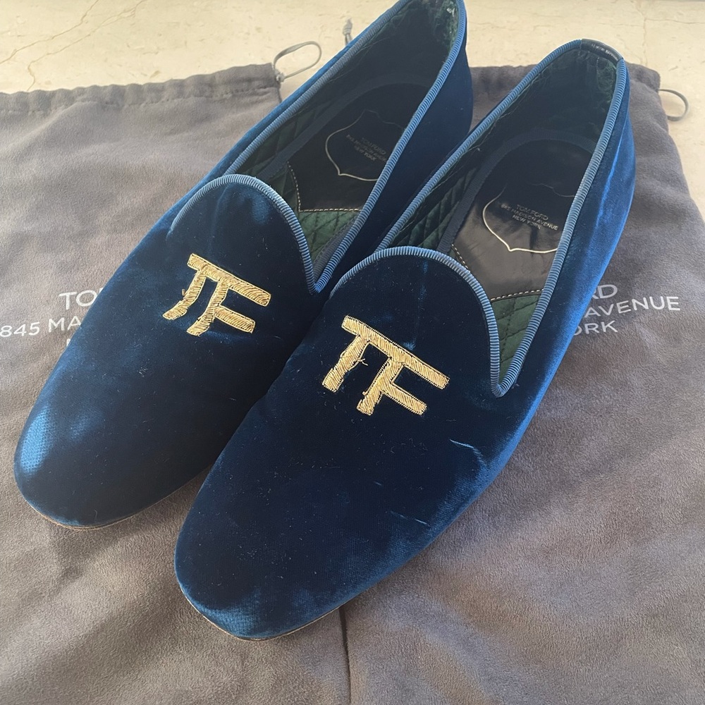 Gorgeous men’s blue Tom Ford velvet loafers. They look even better in person. - Picture 3 of 4